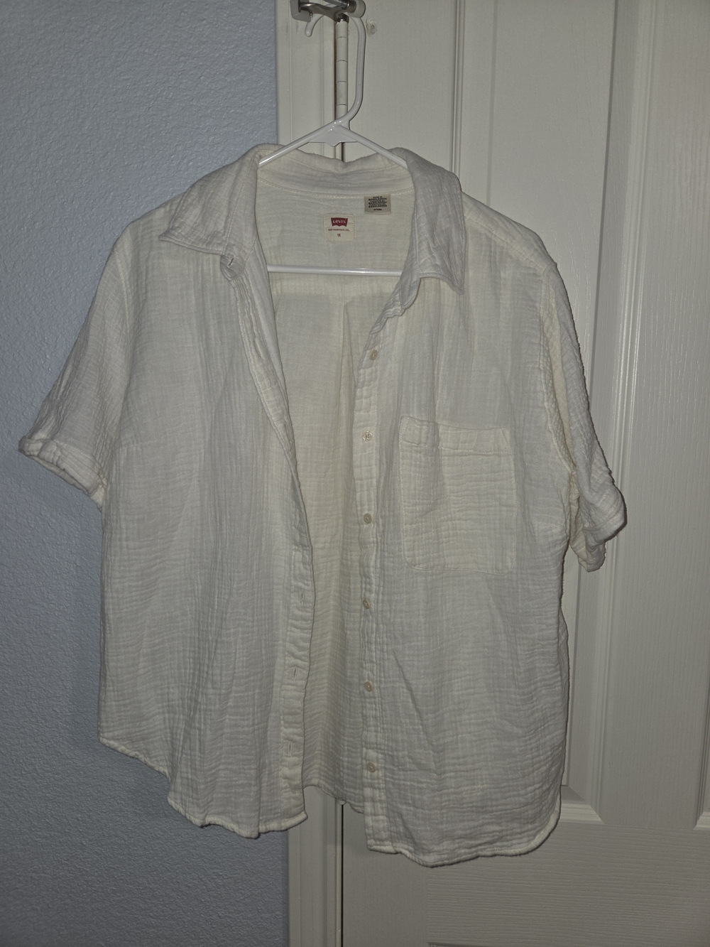 Levi's White Short Sleeve Button-Down Shirt